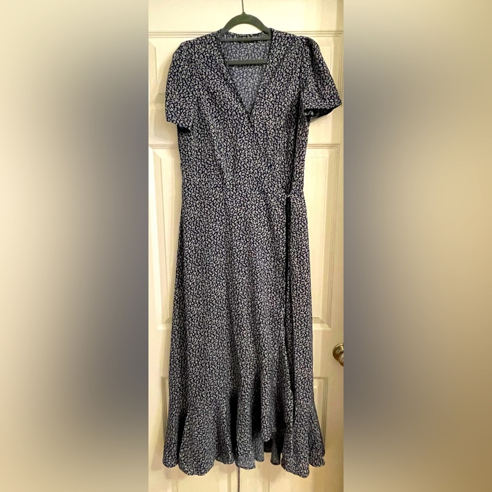 Pretty Garden Navy Dress with delicate Ivory color flowers. Size M.